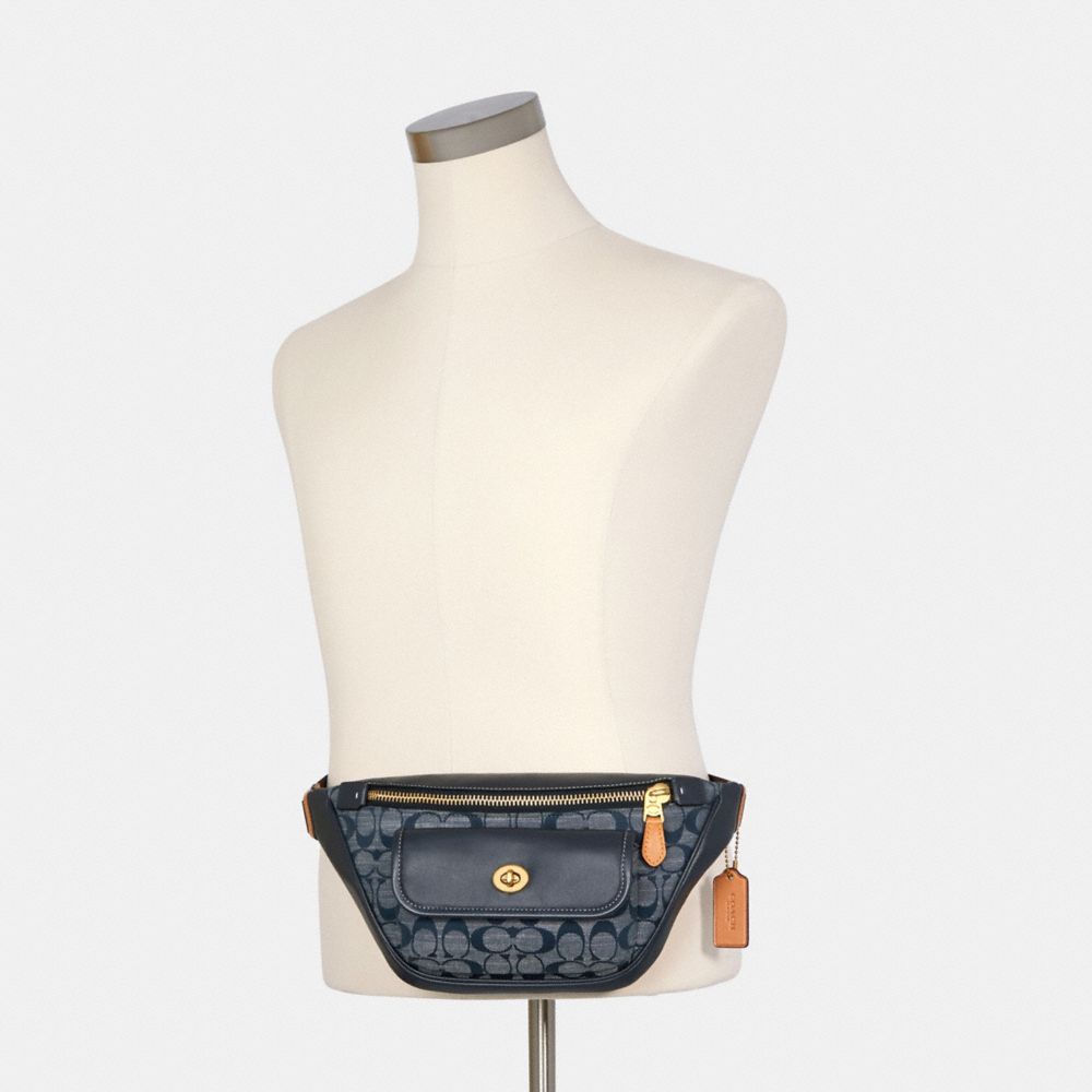 Heritage Belt Bag In Signature Chambray