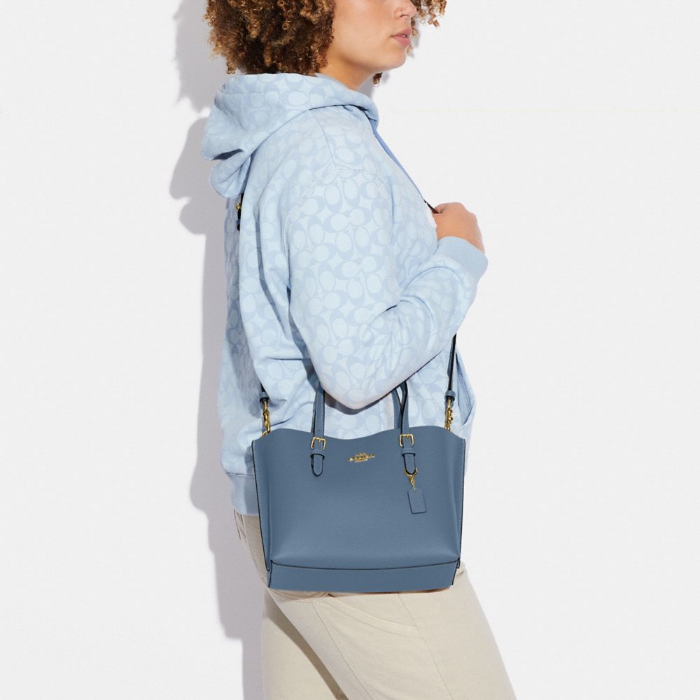 COACH®,CABAS MOLLIE 25,Cuir galet,Or/Indigo,Detail View
