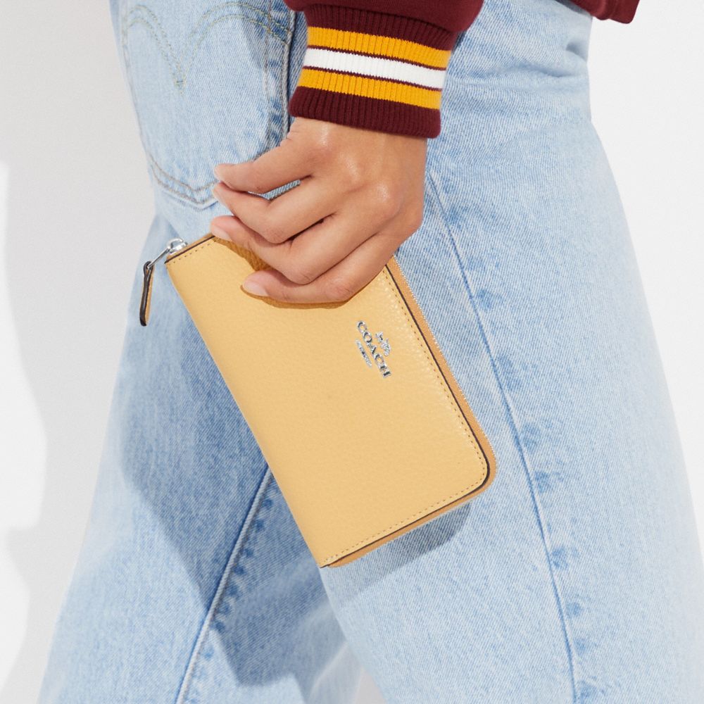 COACH®,Medium Id Zip Wallet,Leather,Continental,Bi Fold,Casual,,Detail View