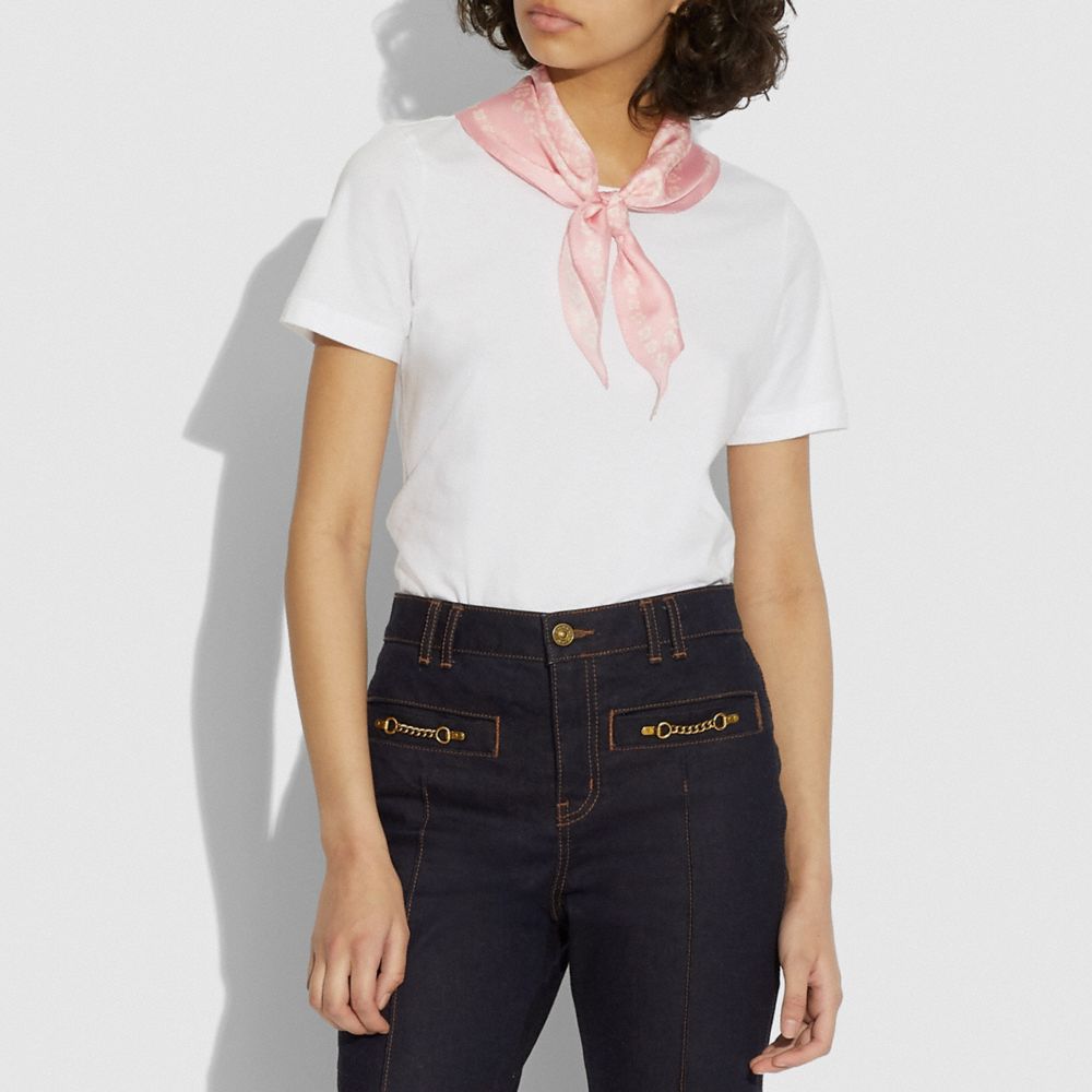 COACH®,グラフィック ディッチー プリント シルク ダイヤモンド スカーフ,ﾋﾟﾝｸ/ﾎﾜｲﾄ