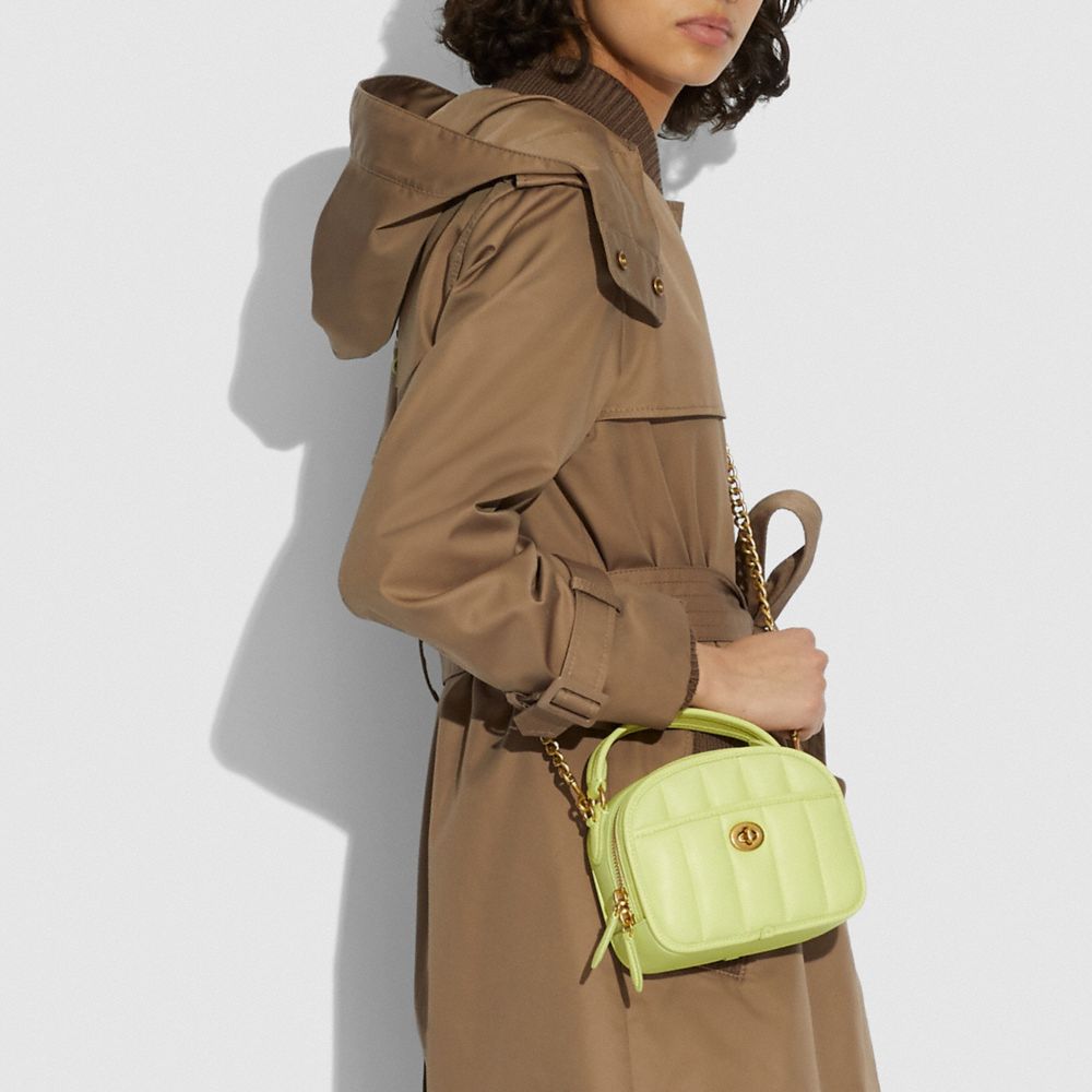 COACH®,POIGNÉE SUPÉRIEURE LUNCHBOX AVEC MATELASSAGE,Cuir nappa,Laiton/Limette pâle,Detail View