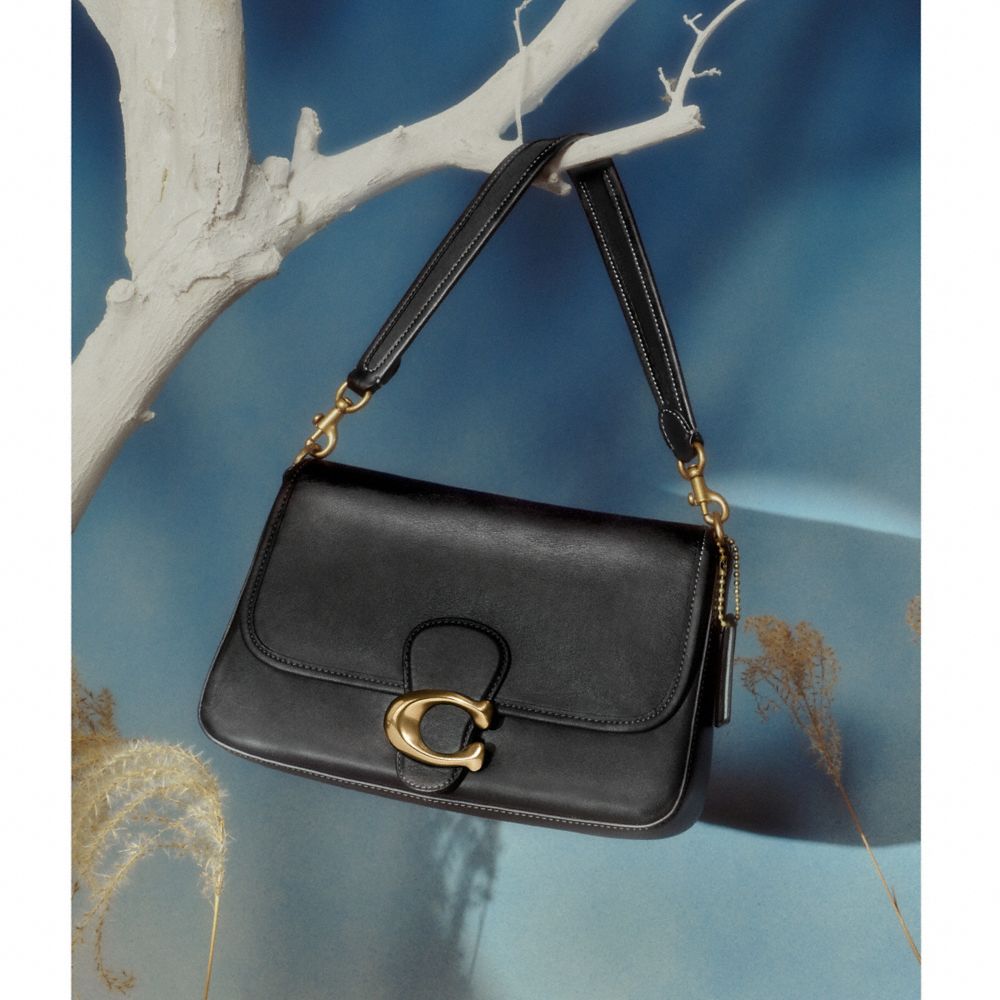 COACH®,SAC À PORTÉ-ÉPAULE SOUPLE TABBY,Cuir lisse,Laiton/Noir,Detail View