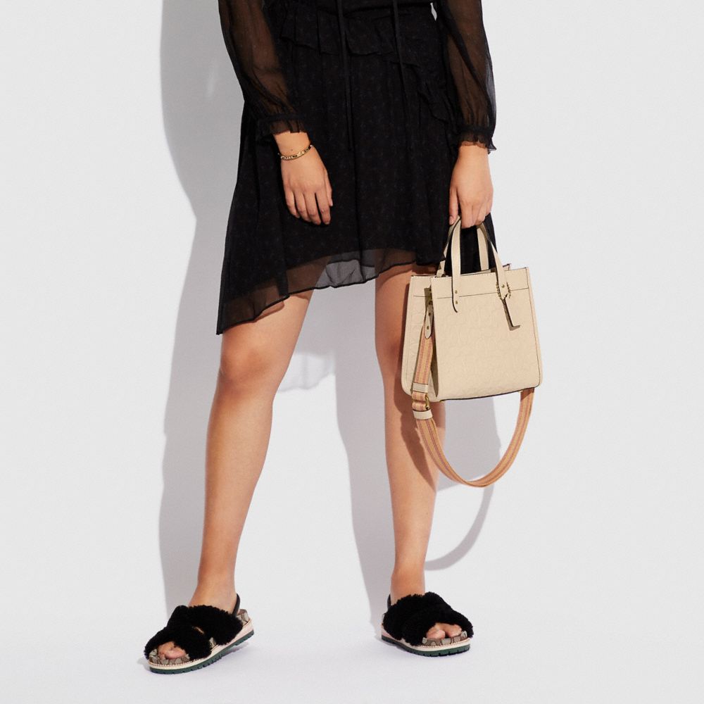 Field Tote 22 En Cuir Signature