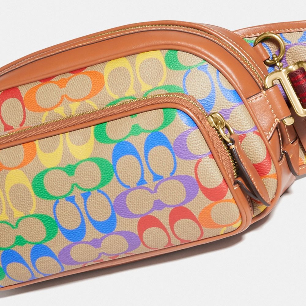 COACH®,SAC-BANANE HITCH EN TOILE SIGNATURE ARC-EN-CIEL,Laiton/Brun Multi,Closer View