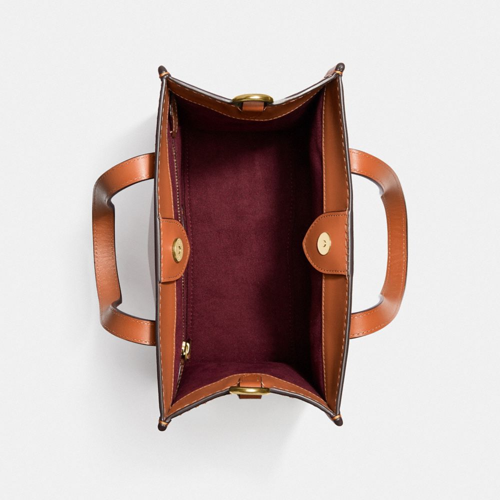 COACH®,FIELD TOTE 22 EN TOILE SIGNATURE ARC-EN-CIEL,La toile enduite Signature de Coach,Laiton/tannage naturel multi,Inside View,Top View