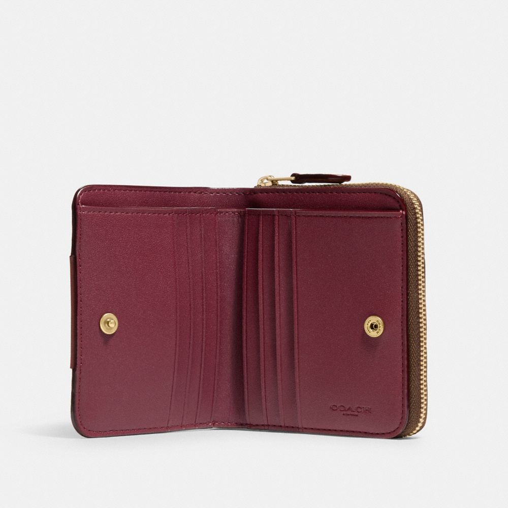 折りたたみ財布 [COACH] Billfold Wallet In Colorblock Signature Canvas Coach Billfold Wallet in Colorblock Signature Canvas - Club