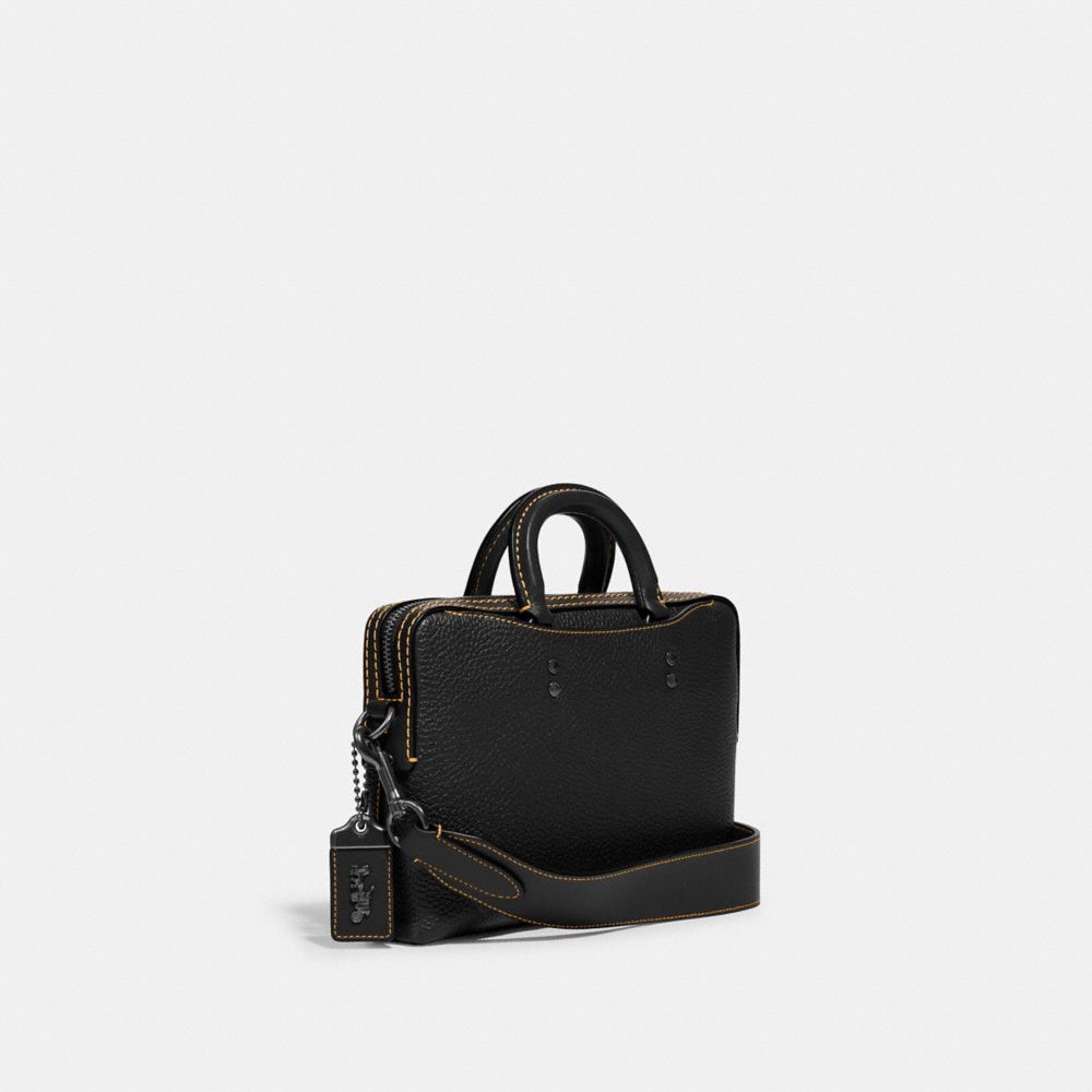 COACH®,SERVIETTE MINCE ROGUE 25,Cuir Galet/Cuir Lisse,Noir,Angle View