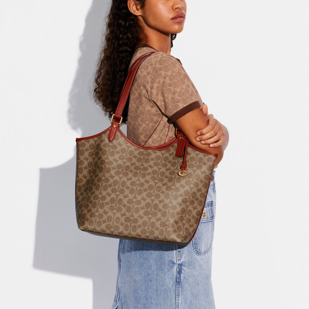 Coach Day Tote - Tan Rust Signature Canvas