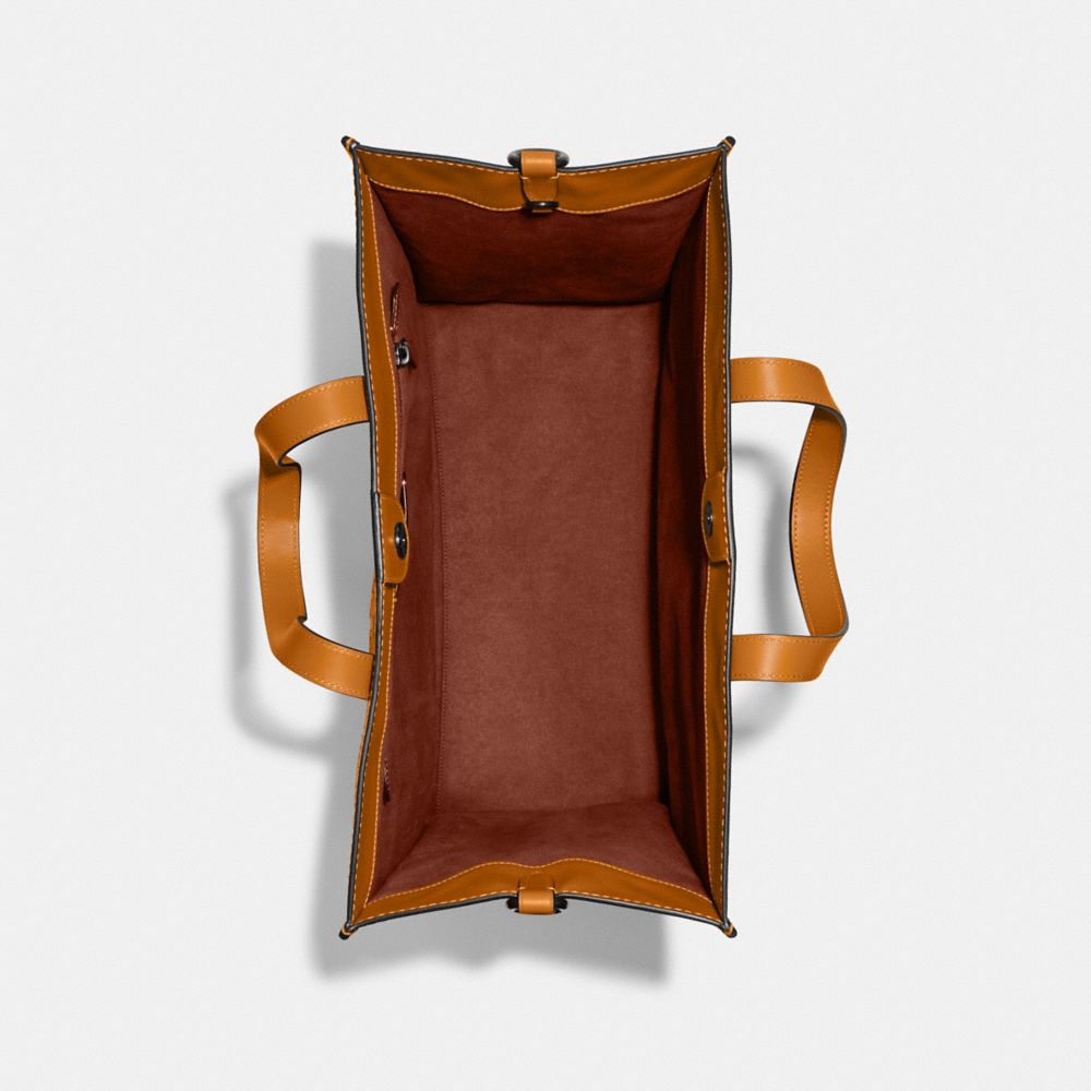 COACH®,CABAS FIELD 40 AVEC CHEVAL ET CHARIOT,Cuir lisse,CARAMEL,Inside View,Top View