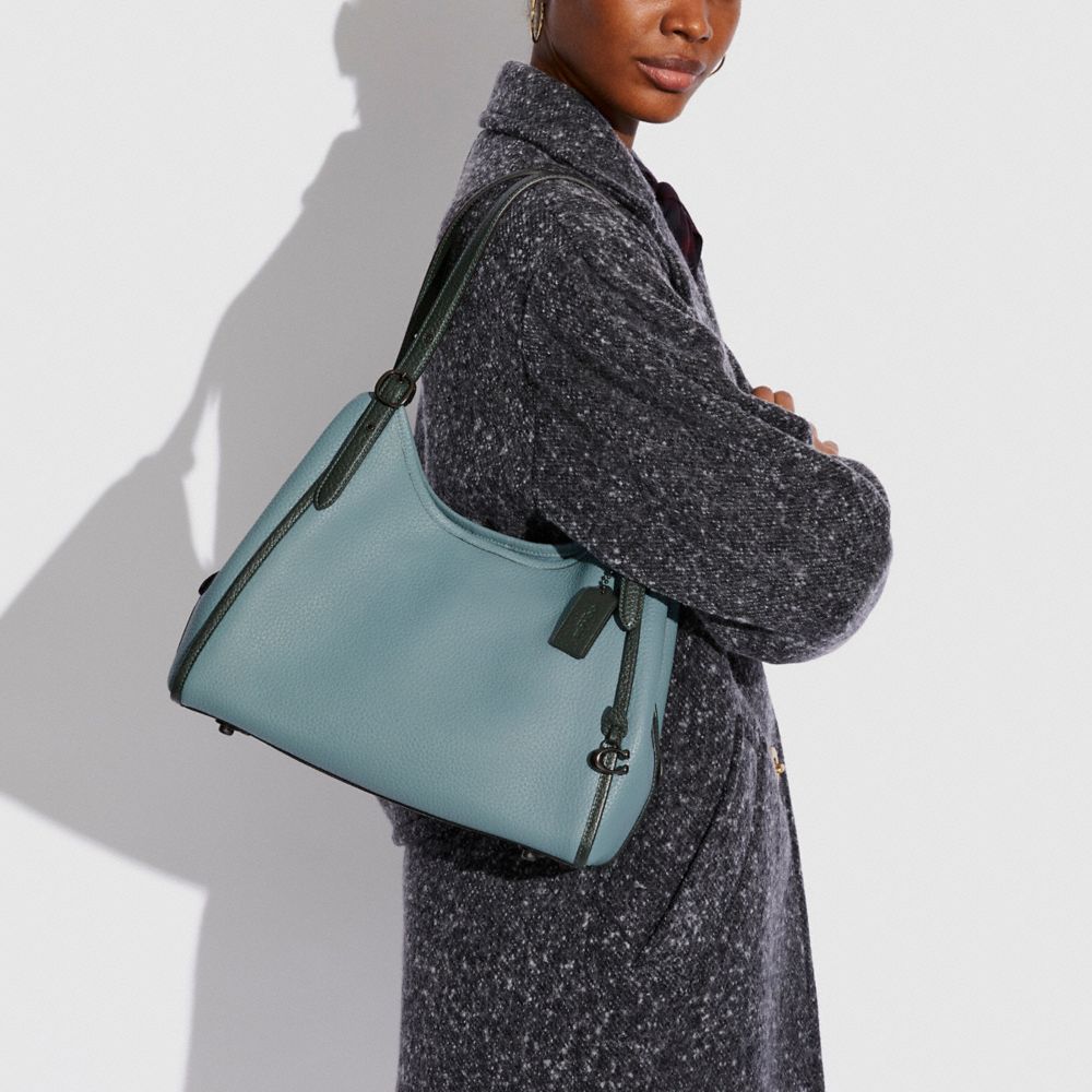 COACH®,SAC À BANDOULIÈRE LORI EN COLORBLOCK,Cuir galet,Étain/Brun Multi,Detail View