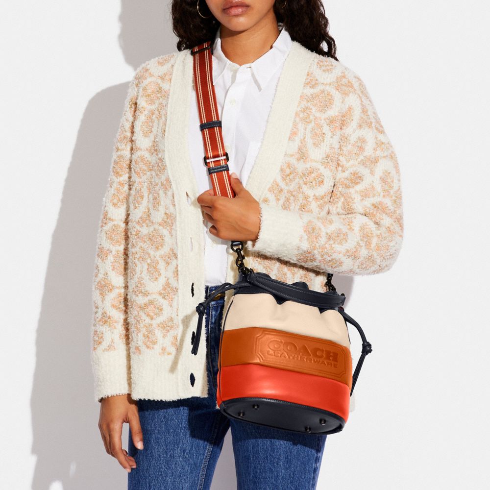 Sac Seau Field à Matelassage Contraste De Couleur Avec écusson Coach
