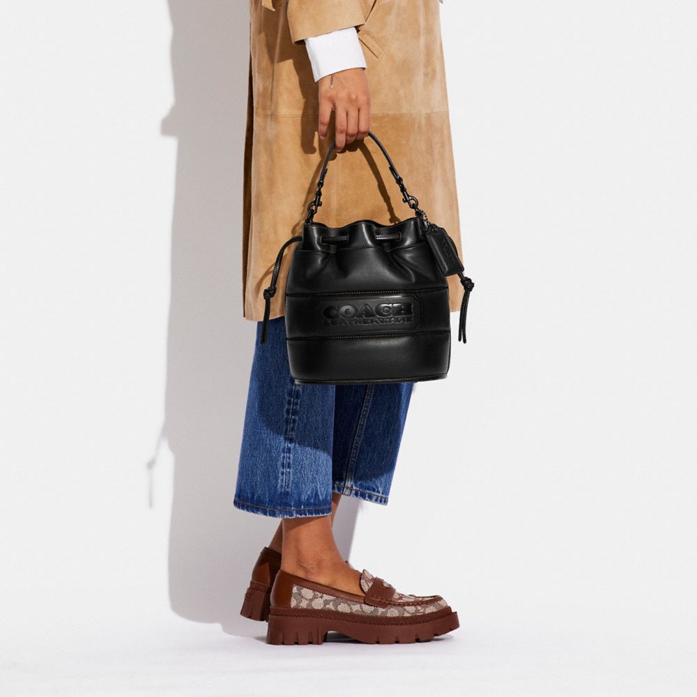 COACH FIELD BUCKET BAG WITH COLORBLOCK QUILTING AND COACH BADGE –