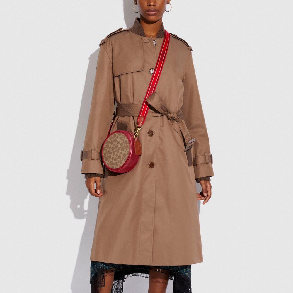 Kia Circle Bag In Signature Canvas