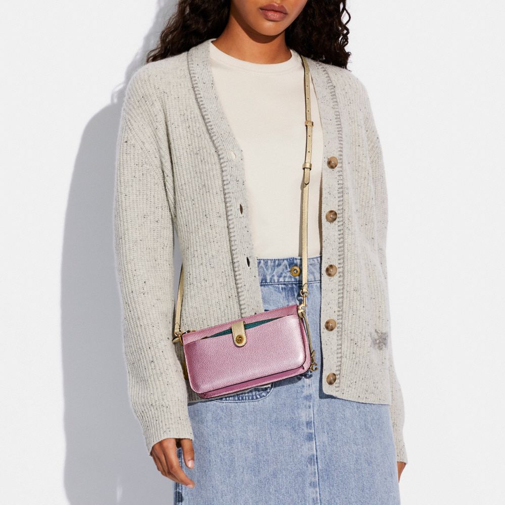 COACH®,NOA POP-UP MESSENGER EN COLORBLOCK,Cuir maroquiné,Laiton/Rose métallique multi,Detail View