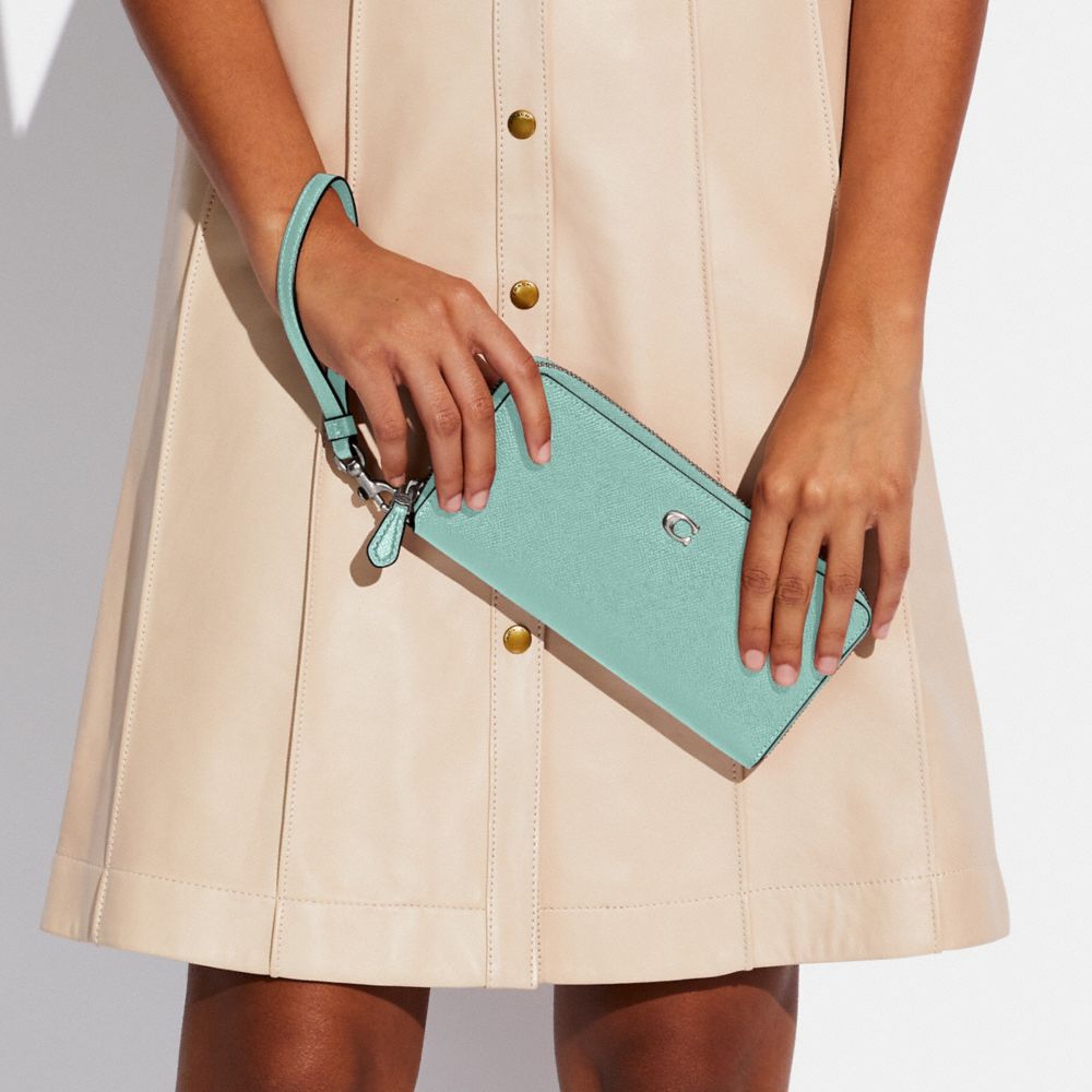 COACH®,PORTEFEUILLE CONTINENTAL,Cuir Cross-grain,Argent/Bleu délavé,Detail View