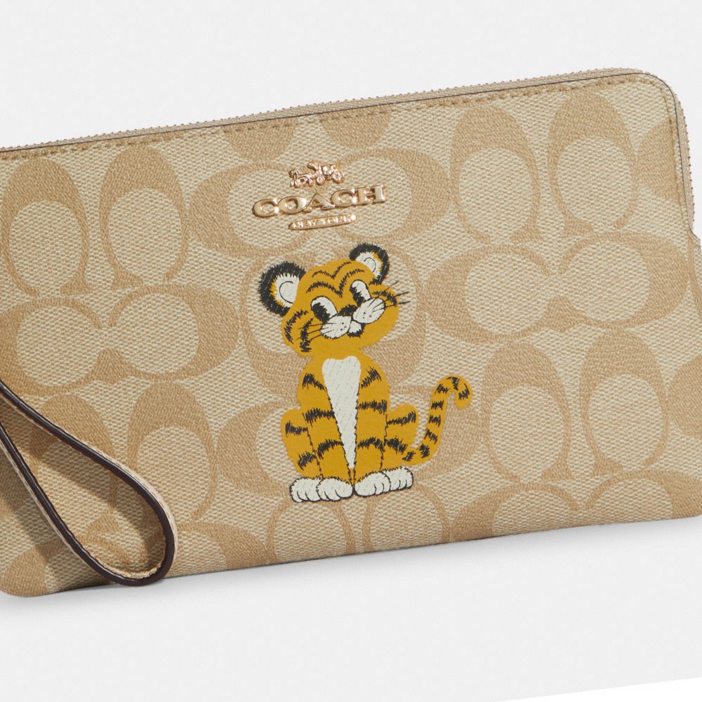 Large Corner Zip Wristlet In Signature Canvas With Tiger