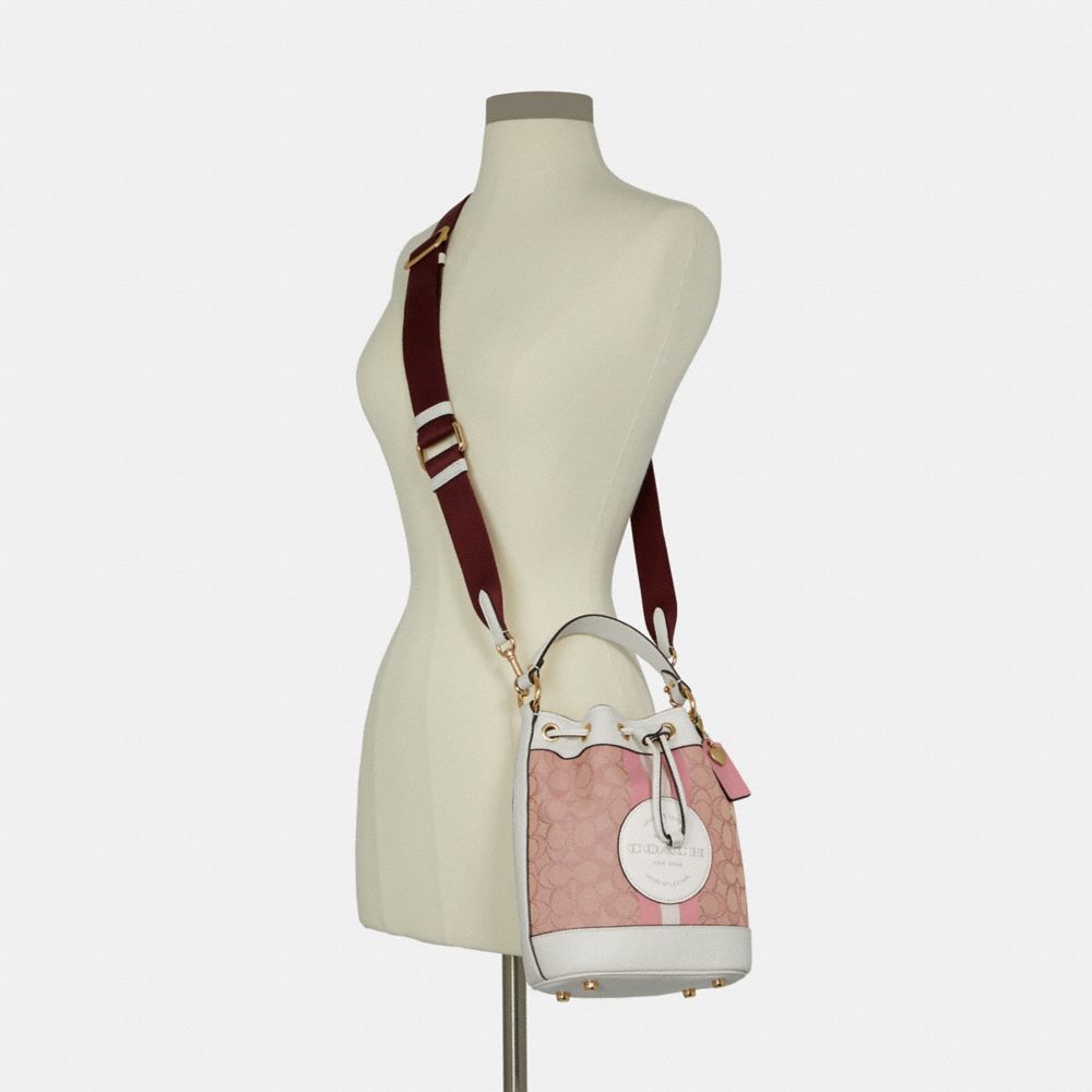 Guess nadia 2025 bucket bag