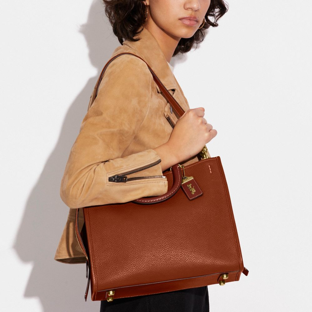 COACH®,ROGUE EN COLOR BLOCK,Cuir galet,Laiton/Ambre polie multi,Detail View