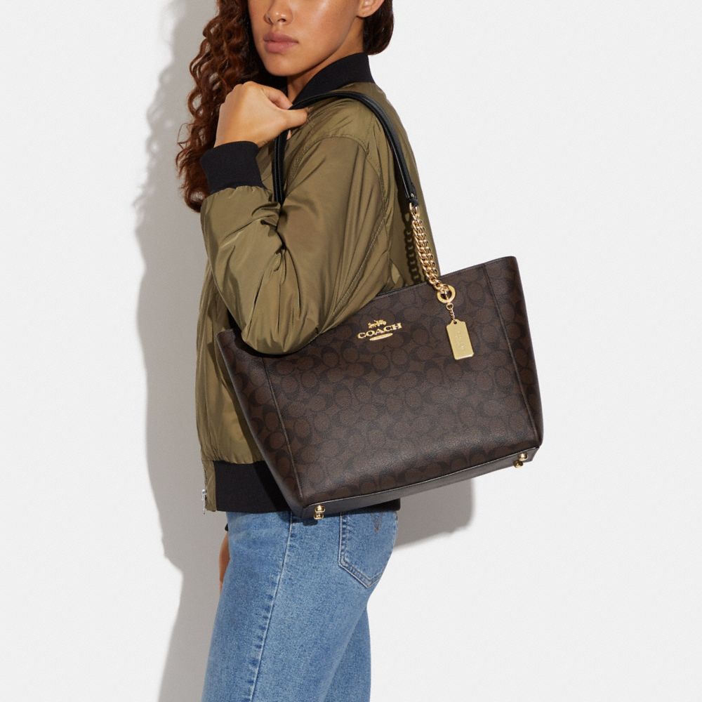 COACH OUTLET®  Cammie Chain Shoulder Bag In Signature Canvas