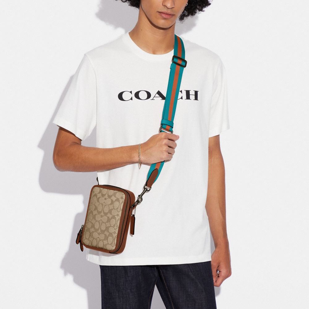 COACH コーチ バッグチャーム ミニショルダーバッグ シグネチャー柄 - 小物