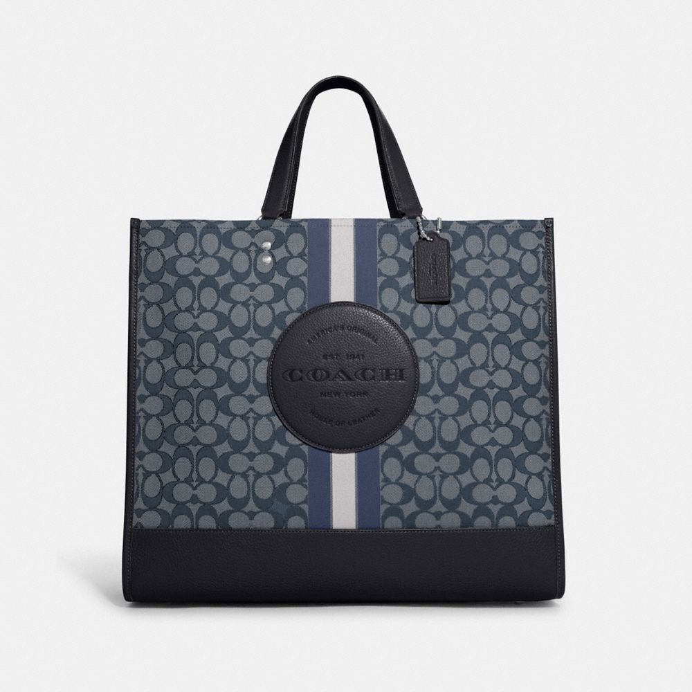 COACH®,CABAS DEMPSEY 40 EN JACQUARD EXCLUSIF À RAYURES ET ÉCUSSON COACH,Jacquard,Argent/Denim/Bleu marine minuit multi,Front View