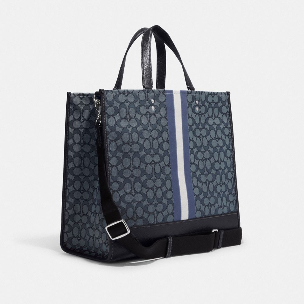 COACH®,CABAS DEMPSEY 40 EN JACQUARD EXCLUSIF À RAYURES ET ÉCUSSON COACH,Jacquard,Argent/Denim/Bleu marine minuit multi,Angle View