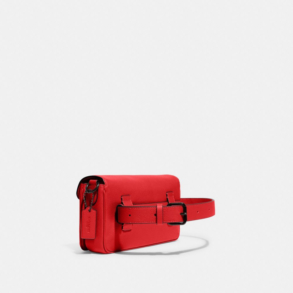 COACH®,PORTÉ-CROISÉ MULTI À RABAT DOUX,Rouge sport,Angle View