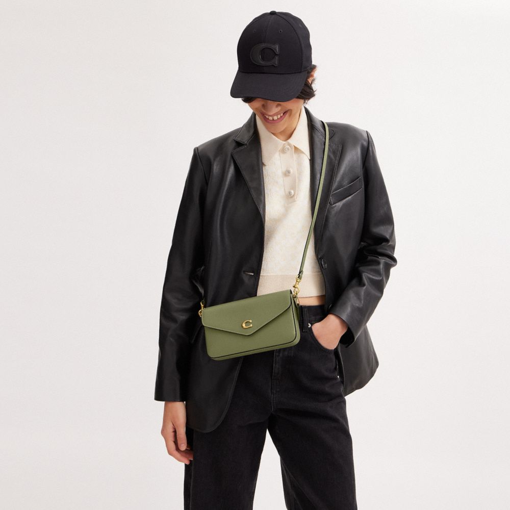 COACH®,SAC BANDOULIÈRE WYN,Cuir Cross-grain,Laiton/Mousse,Detail View
