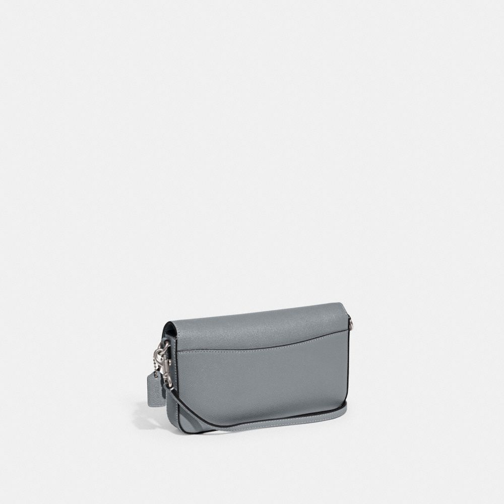 COACH®,PORTÉ-CROISÉ WYN,Cuir Cross-grain,Argent/Gris bleu,Angle View