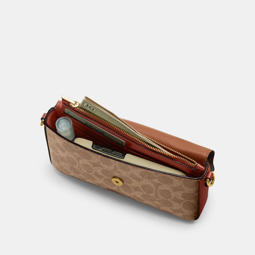 COACH®,PORTÉ-CROISÉ WYN EN TOILE SIGNATURE,Toile enduite exclusive,Laiton/Brun clair/Rouille,Inside View, Top View