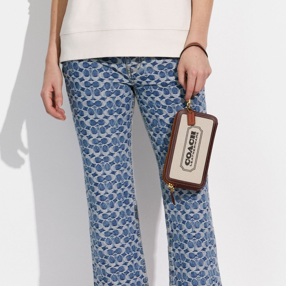 COACH®,PORTÉ-CROISÉ KIRA AVEC ÉCUSSON COACH,Laiton/Naturel sombre multi,Detail View