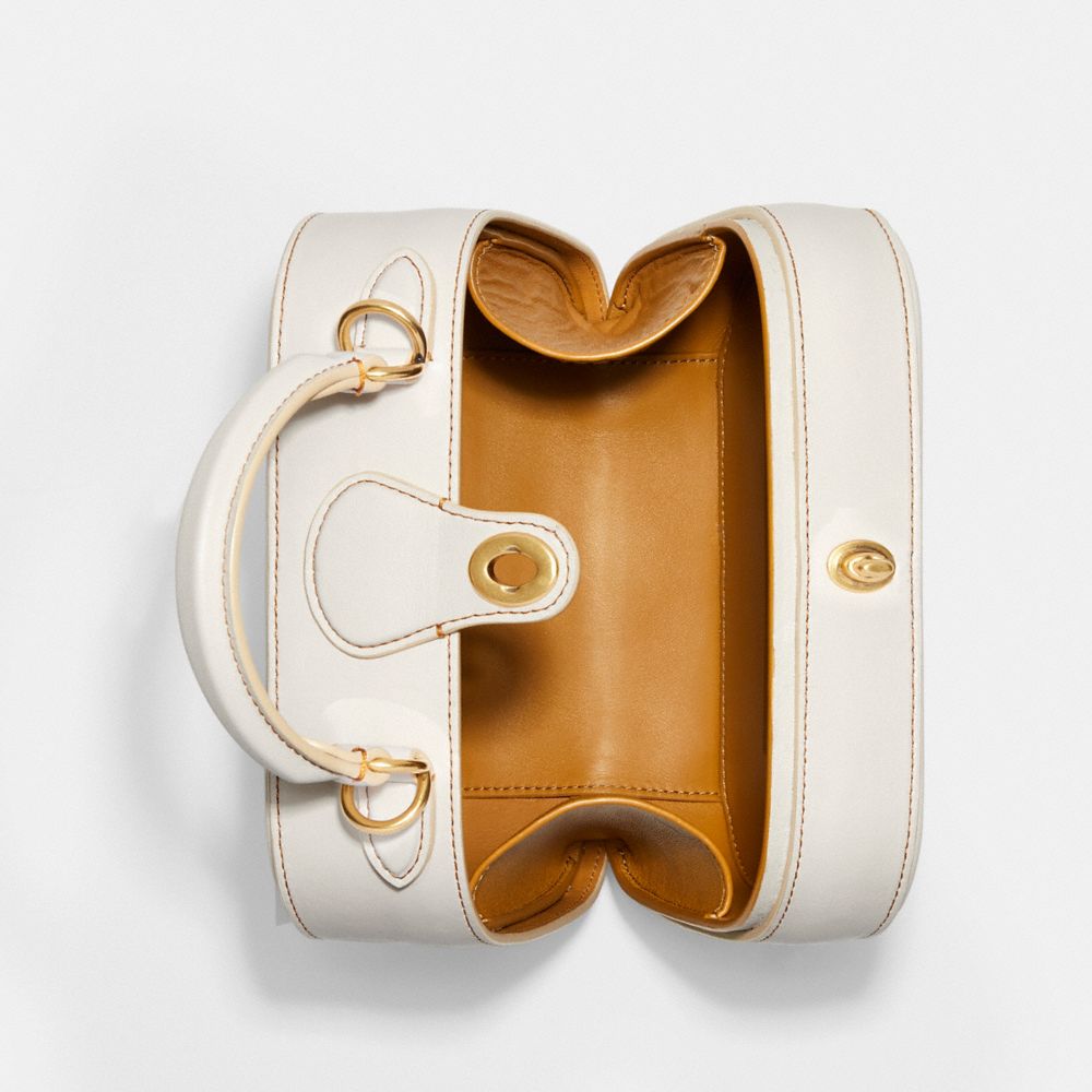 公式】COACH – コーチ | 【DISNEY x COACH】スクエア バッグ