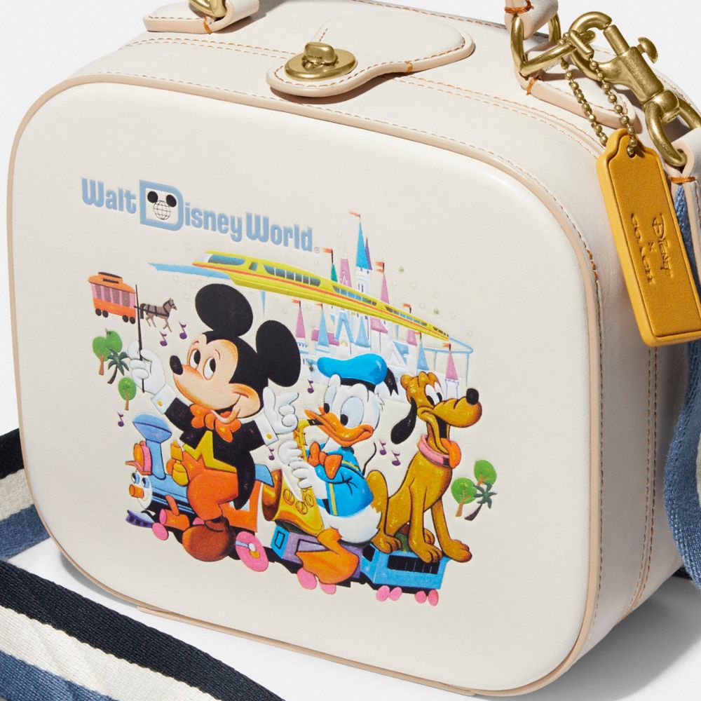 公式】COACH – コーチ | 【DISNEY x COACH】スクエア バッグ ウィズ ...