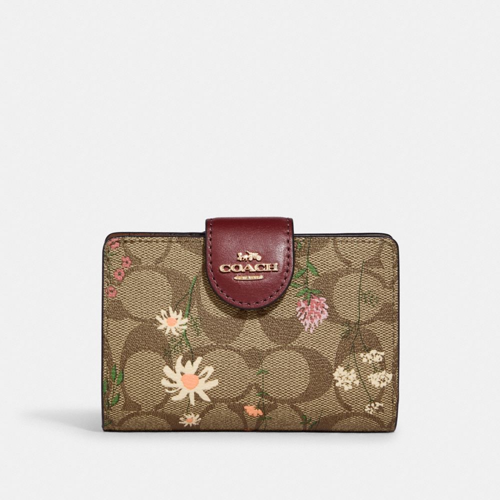 COACH®,PORTEFEUILLE ZIPPÉ EN COIN MOYEN EN TOILE SIGNATURE AVEC IMPRIMÉ FLEURS SAUVAGES,Toile enduite/Cuir,Or/Kaki Multi,Front View