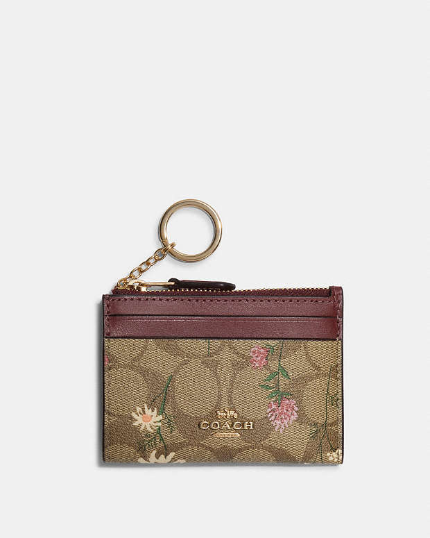 personalized monogram is a must. 👜 #coach #somerset
