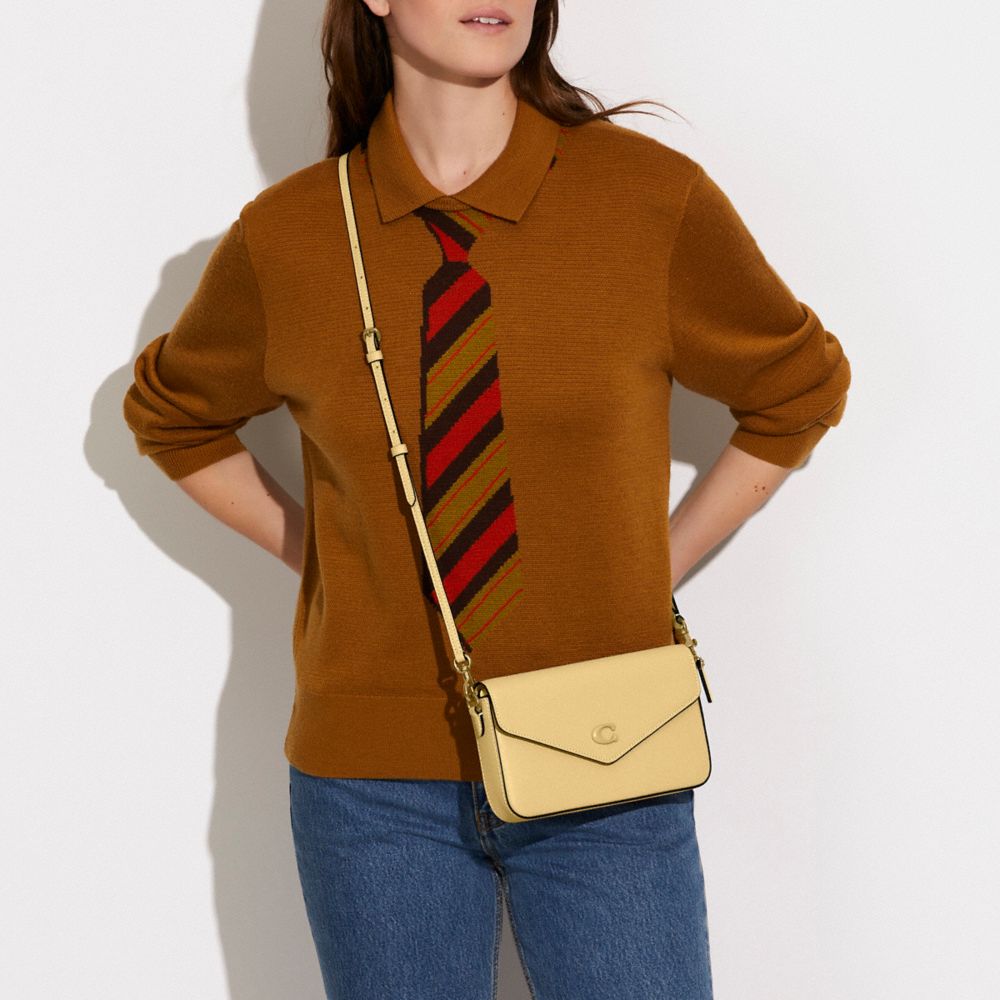 COACH®,PORTÉ-CROISÉ WYN,Voyage De Noces,Laiton/Vanille,Detail View