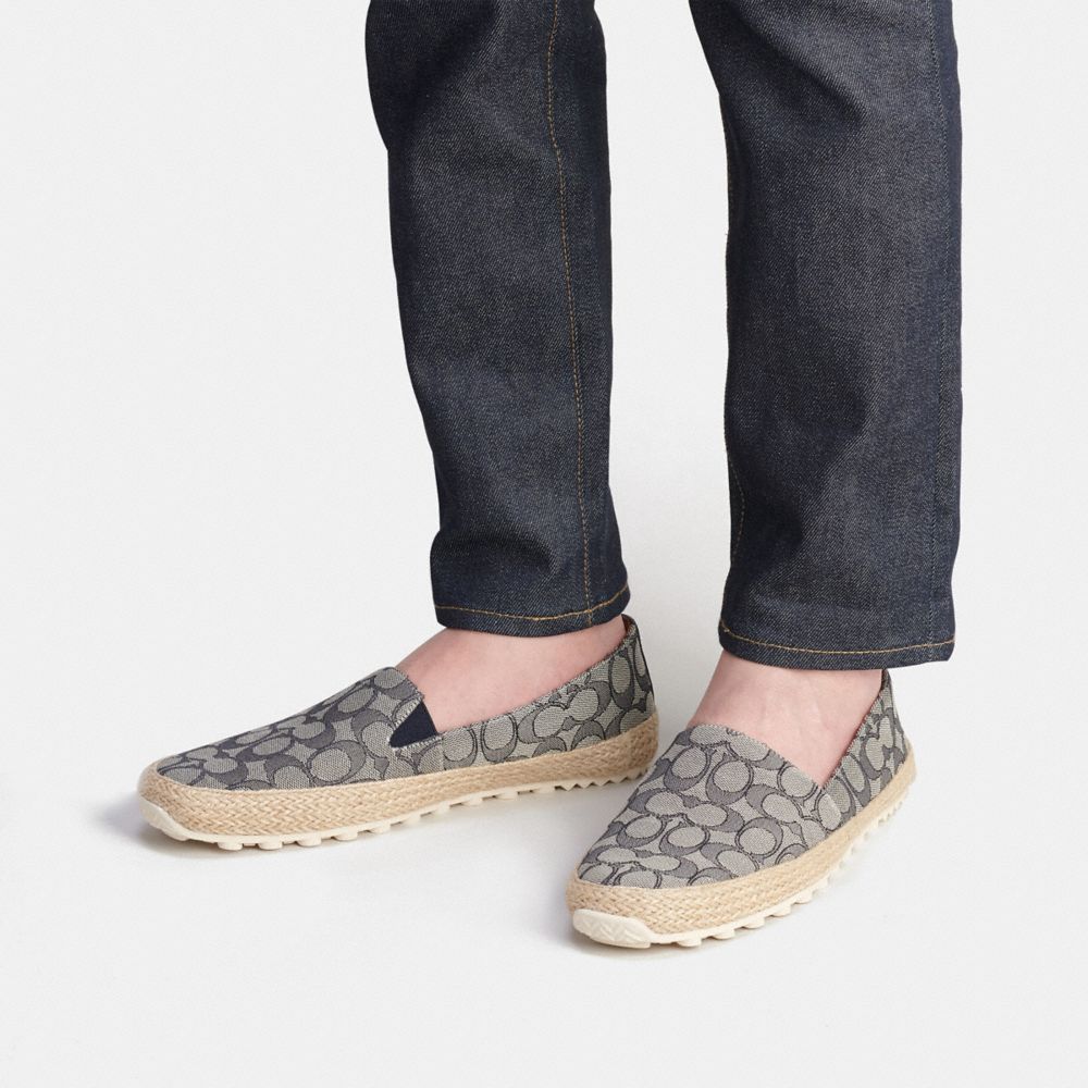 COACH®,ESPADRILLE EN JACQUARD SIGNATURE,Tissu jacquard exclusif,Océan sombre,Detail View