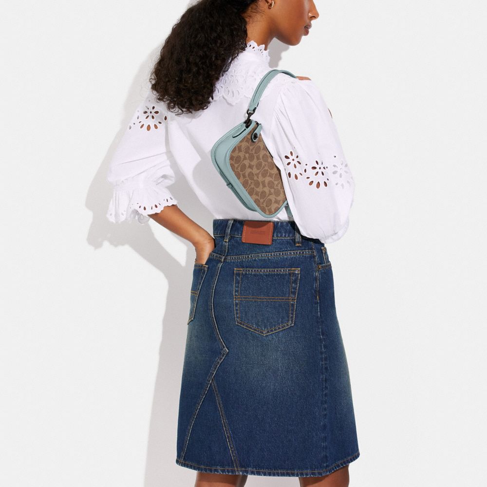 Swinger Bag 20 In Signature Canvas