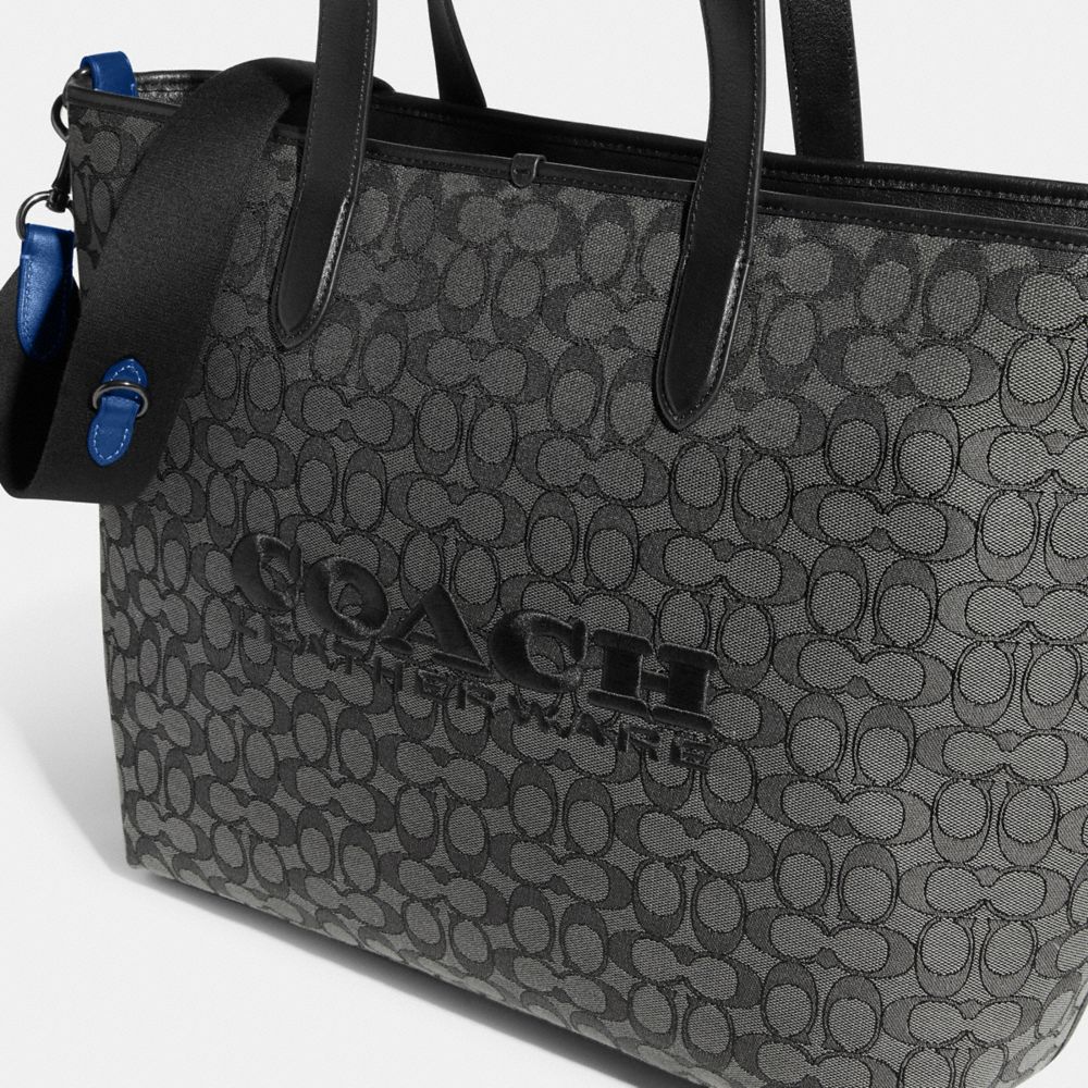 Coach taylor tote discount in signature jacquard