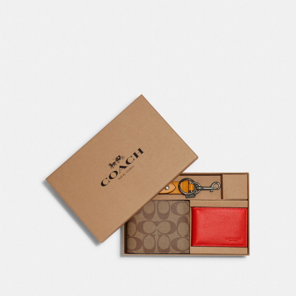 COACH®,PORTEFEUILLE 3 EN 1 EN TOILE SIGNATURE À CONTRASTE DE COULEUR DANS UN COFFRET-CADEAU,Bronze industriel/Kaki/Rouge Miami Multi,Front View