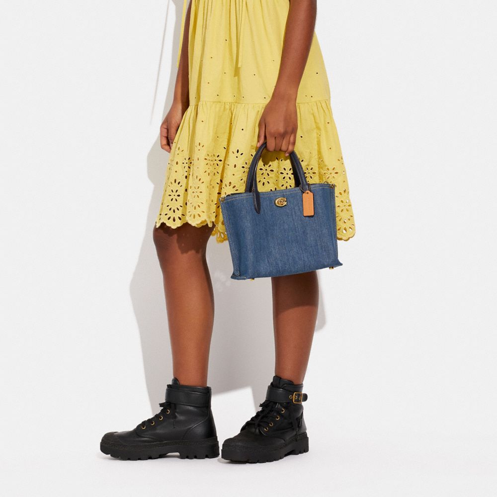 COACH コーチ　ウィロウ　デニム　2way トートバッグ　ワンショルダー　青 公式】COACH – コーチ | ウィロウ トート 24