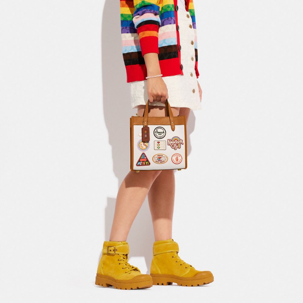 Field Tote 22 With Patches