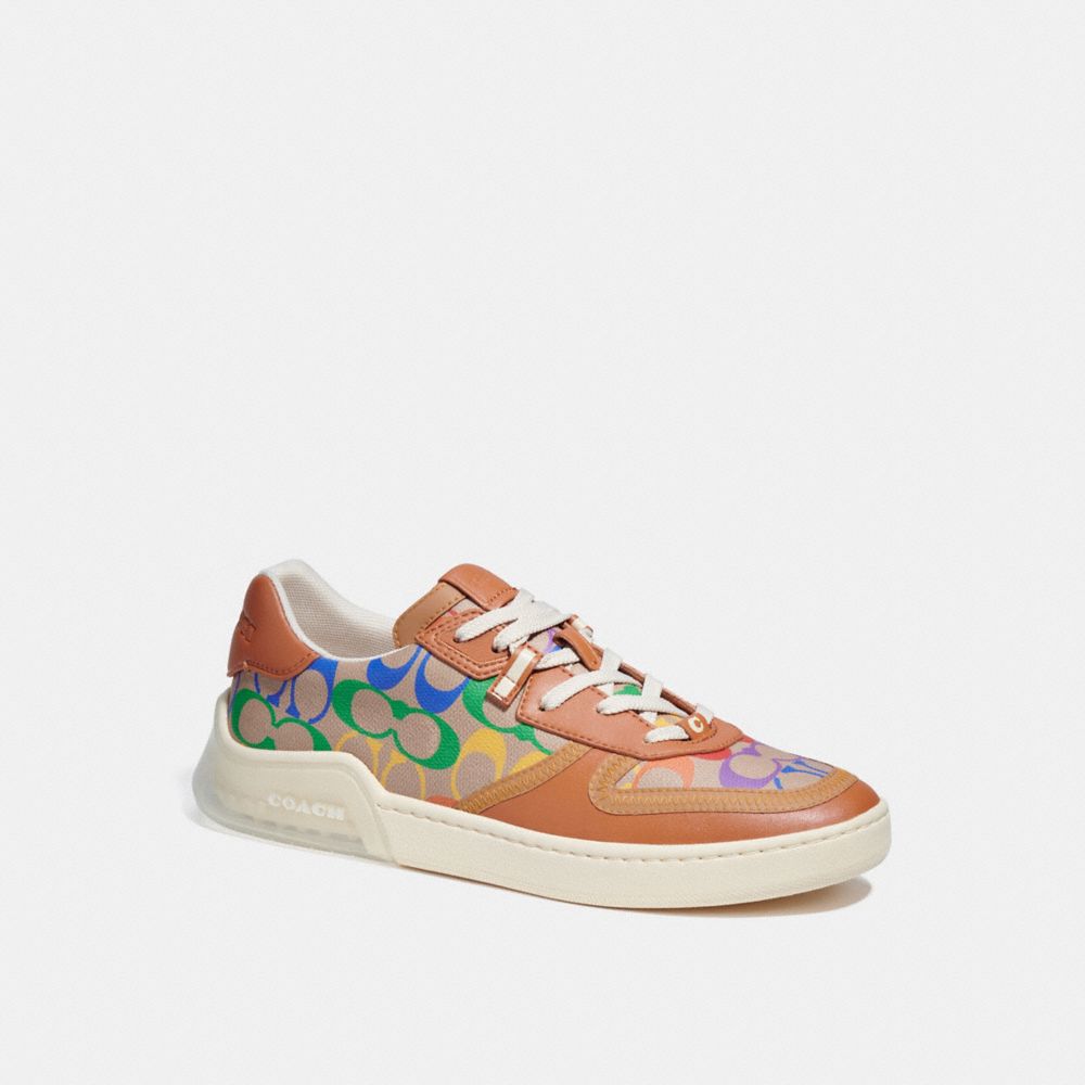 COACH®,CHAUSSURE DE SPORT POUR LE COURT CITYSOLE EN TOILE SIGNATURE ARC-EN-CIEL,Toile enduite/cuir signature,Motif Arc-en-ciel exclusif,Front View