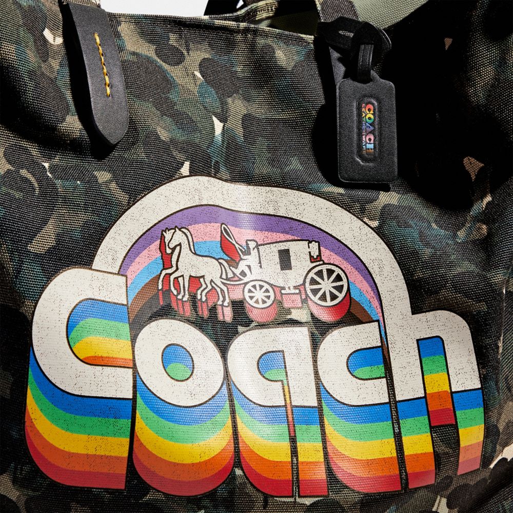 Cabas 42 en toile recyclée à 100 % avec imprimé camouflage et motif Cheval et chariot arc-en-ciel