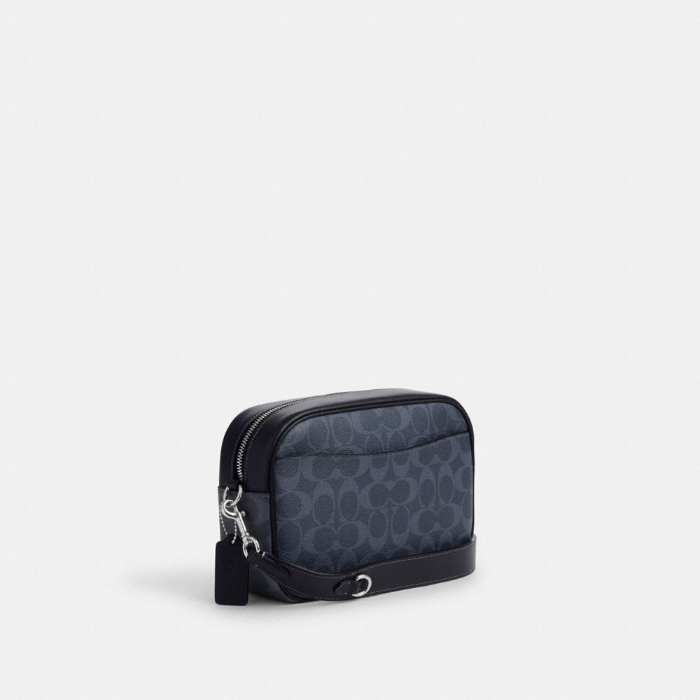 COACH®,SAC POUR APPAREIL PHOTO JAMIE EN TOILE SIGNATURE,La toile enduite Signature de Coach,Argent/Denim/Bleu marine minuit,Angle View