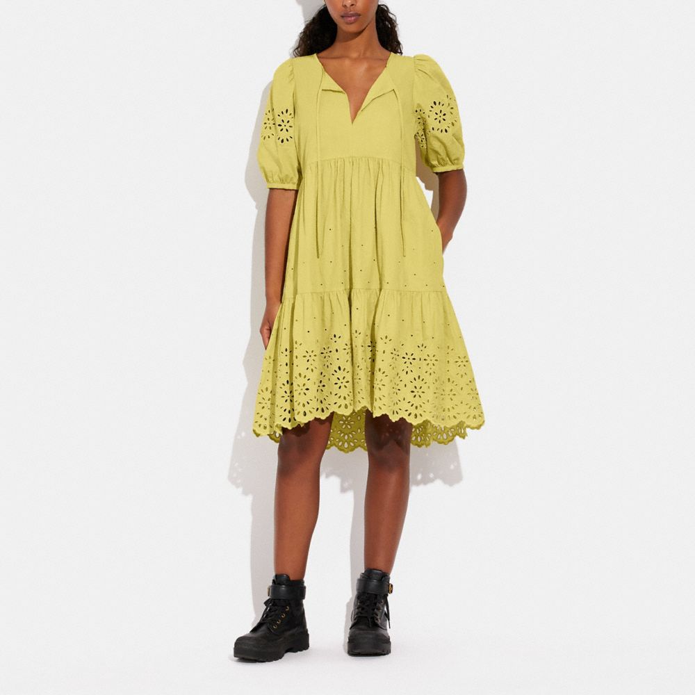COACH®,ROBE À MANCHES BOUFFANTES À BRODERIE ANGLAISE EN COTON BIOLOGIQUE,JAUNE,Scale View