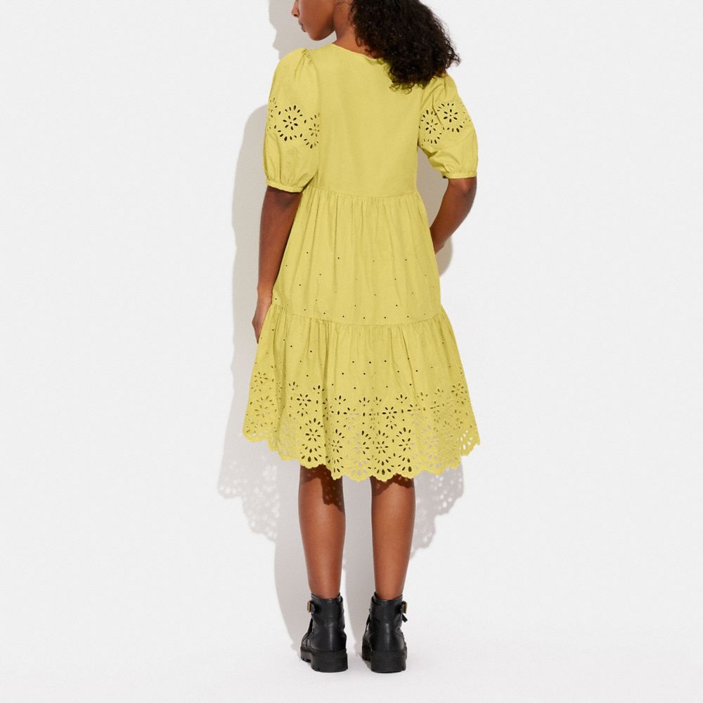 COACH®,ROBE À MANCHES BOUFFANTES À BRODERIE ANGLAISE EN COTON BIOLOGIQUE,JAUNE,Scale View