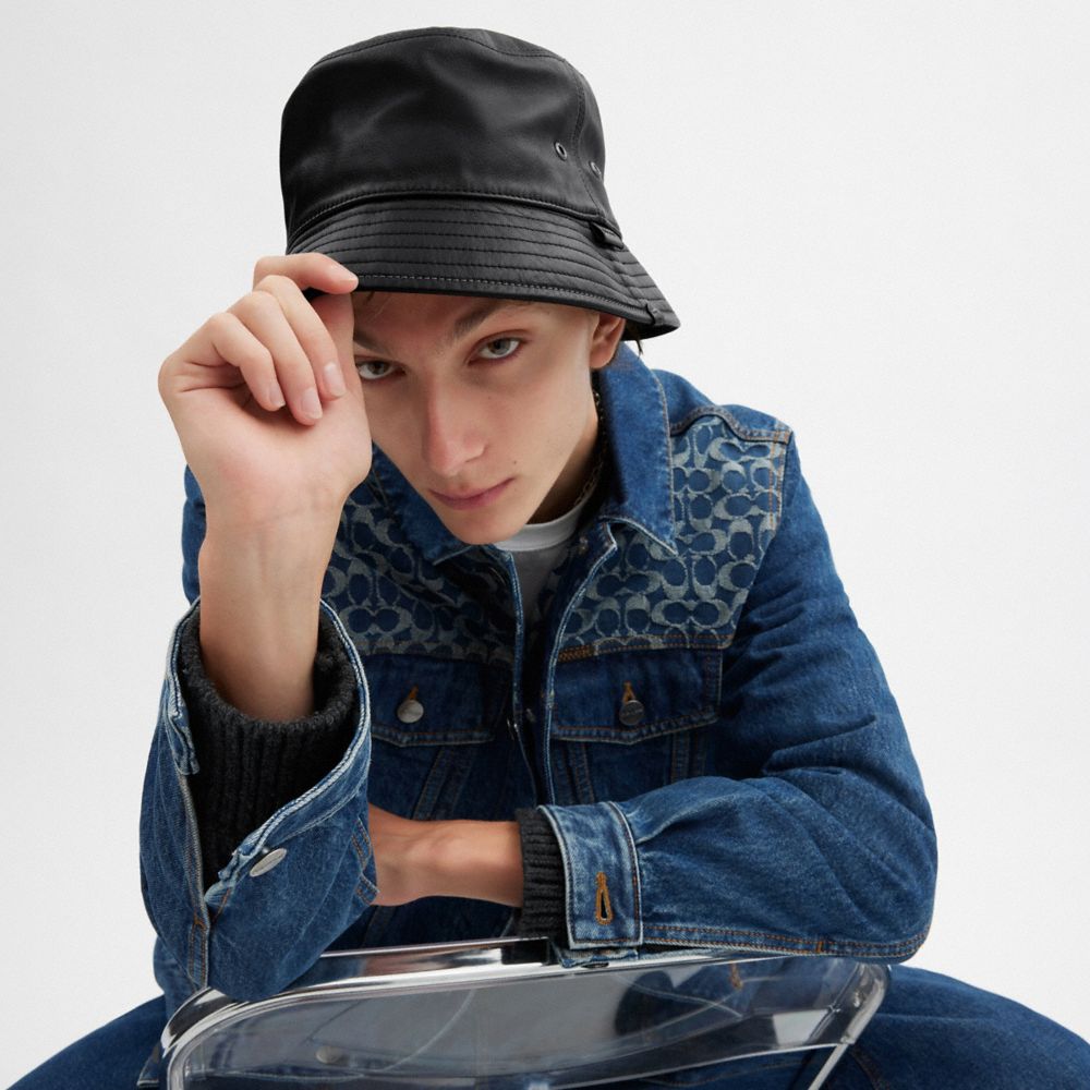Мужские головные уборы Coach Leather Bucket Hat — фото 2