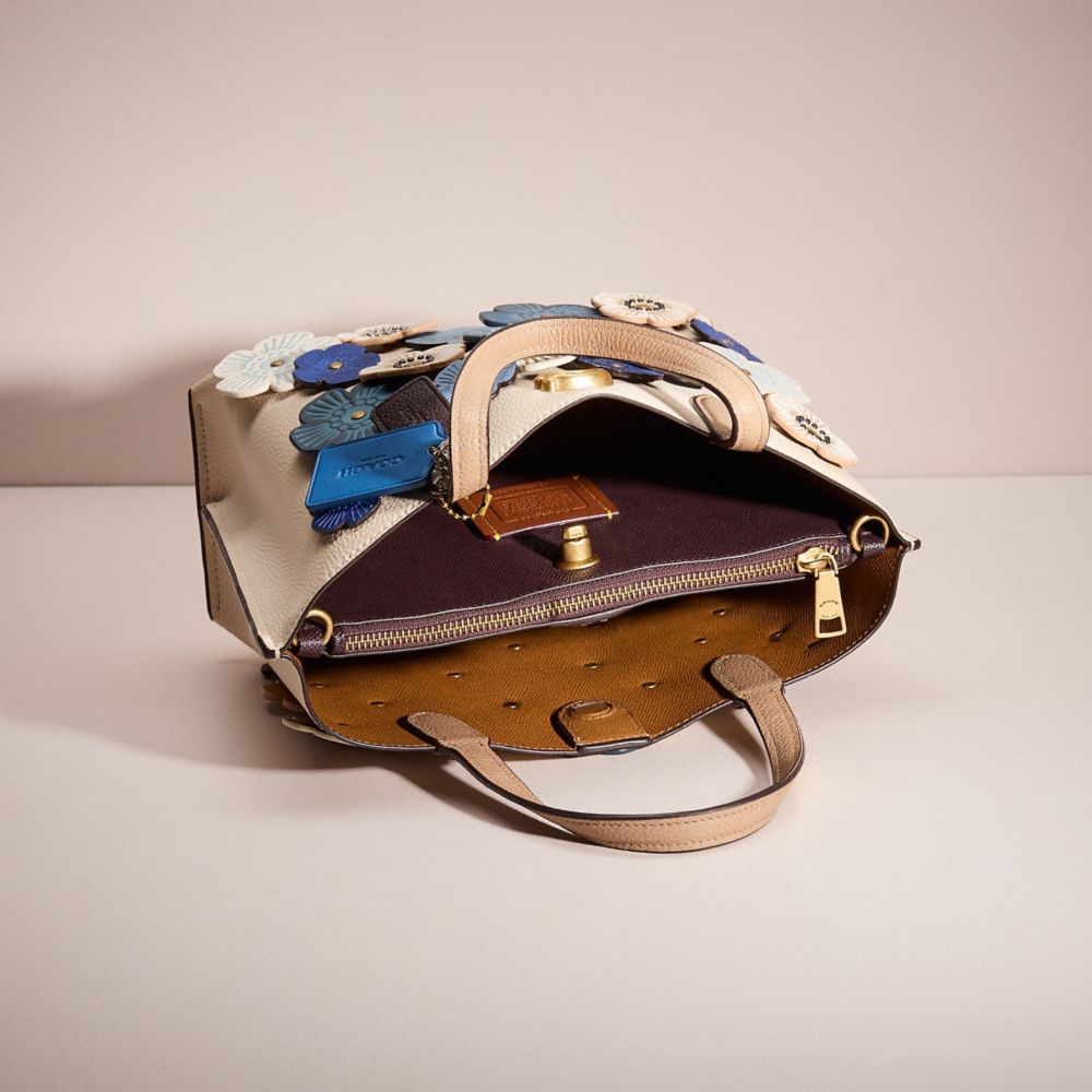 ★COACH★優雅な演出のための★Willow Tote Bag 24★バッグ Amazon.com: Coach Willow Tote 24, B4/Bluebell Multi