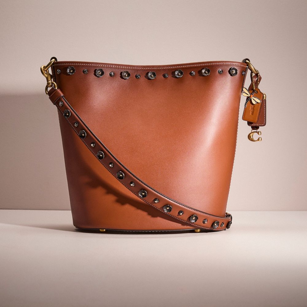 Sakroots dakota bucket bag hotsell